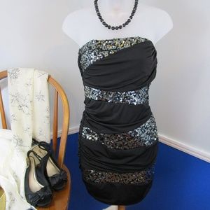 👗HP👗 Black Sequined Ruched Strapless Party Dress